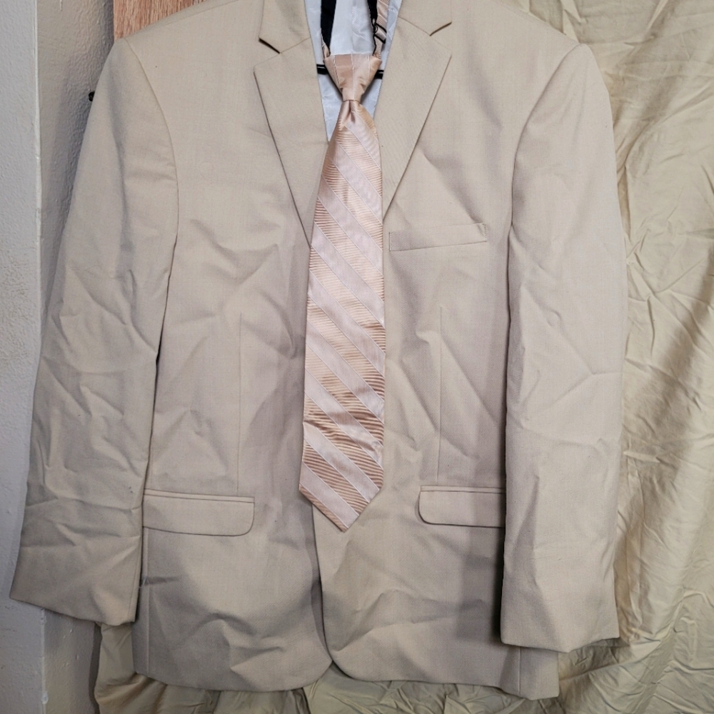 Beige suitjacket 36R with gold stripe clipon tie